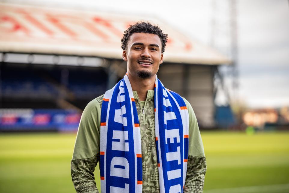 开云体育官网-官方：维拉20岁中场泰勒租借加盟奥德汉姆，租期至本赛季结束